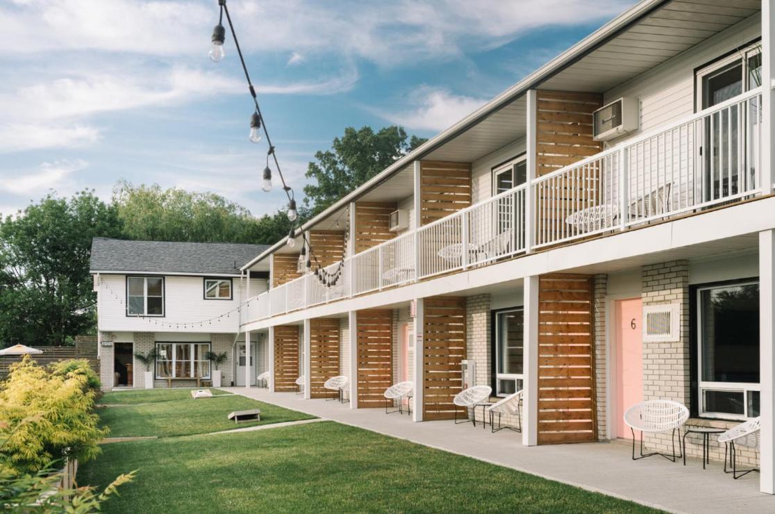 The June Motel, Prince Edward County 皮克顿 外观 照片