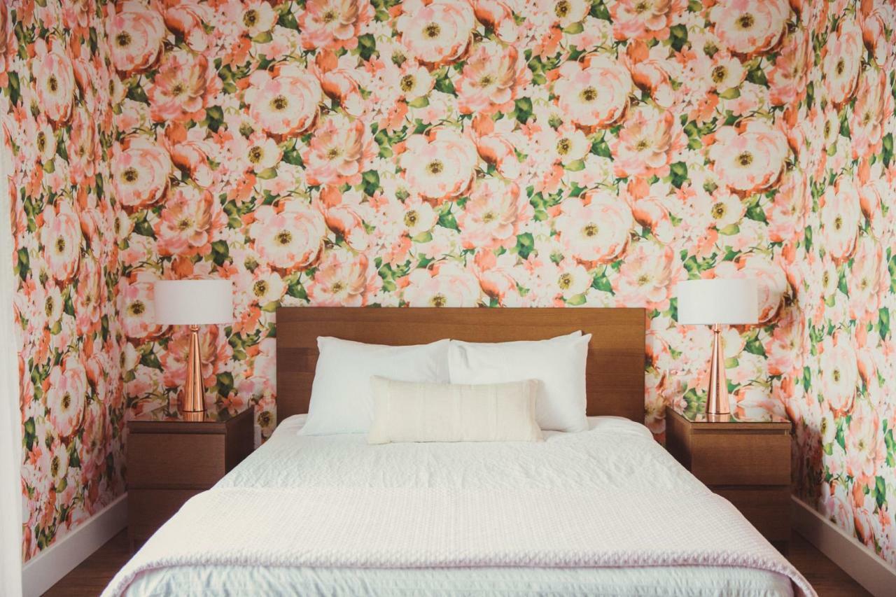 The June Motel, Prince Edward County 皮克顿 外观 照片